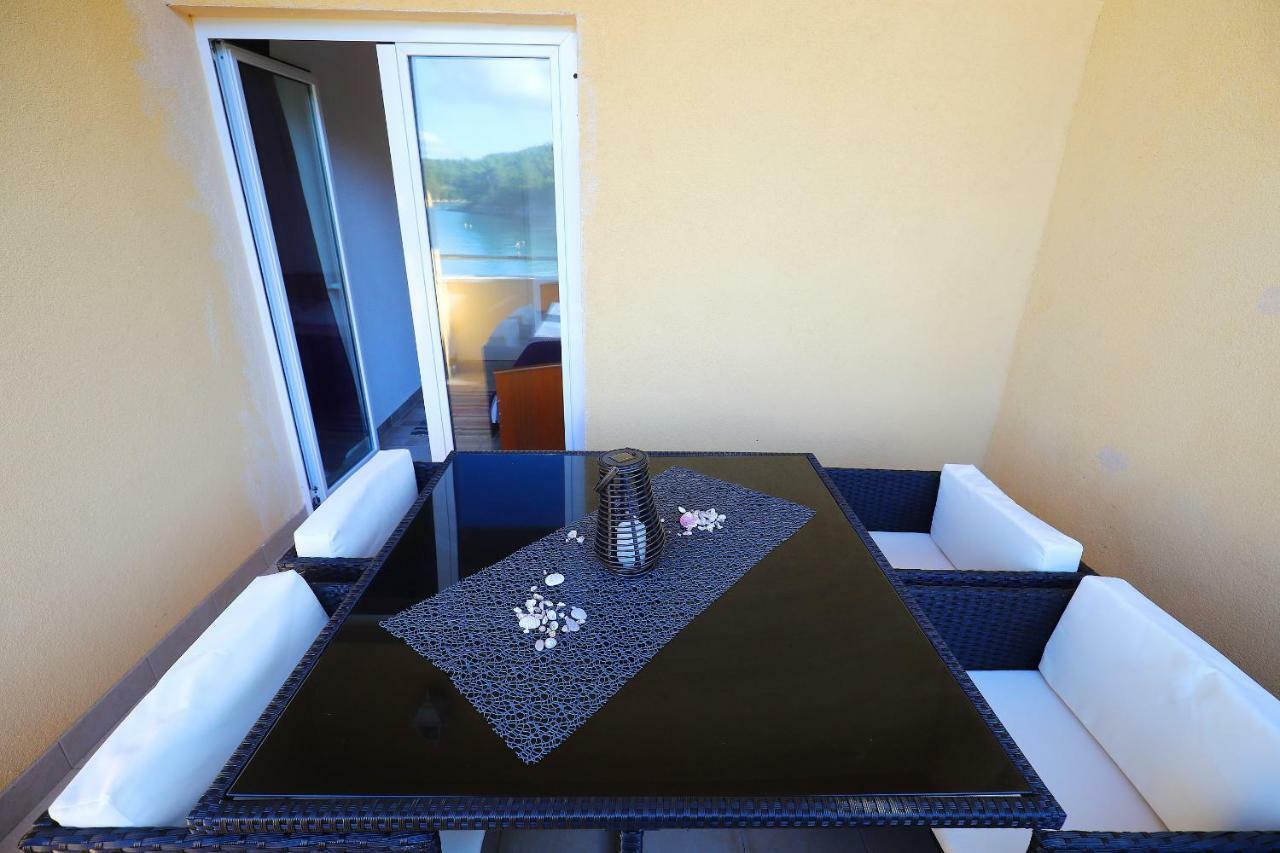 Apartments Savar - Ilo Brbinj ภายนอก รูปภาพ