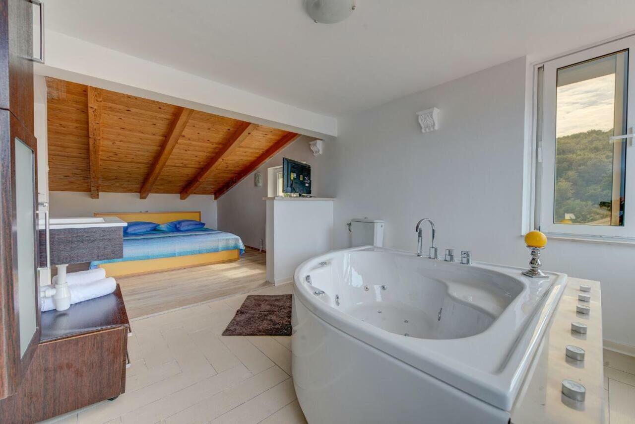 Apartments Savar - Ilo Brbinj ภายนอก รูปภาพ