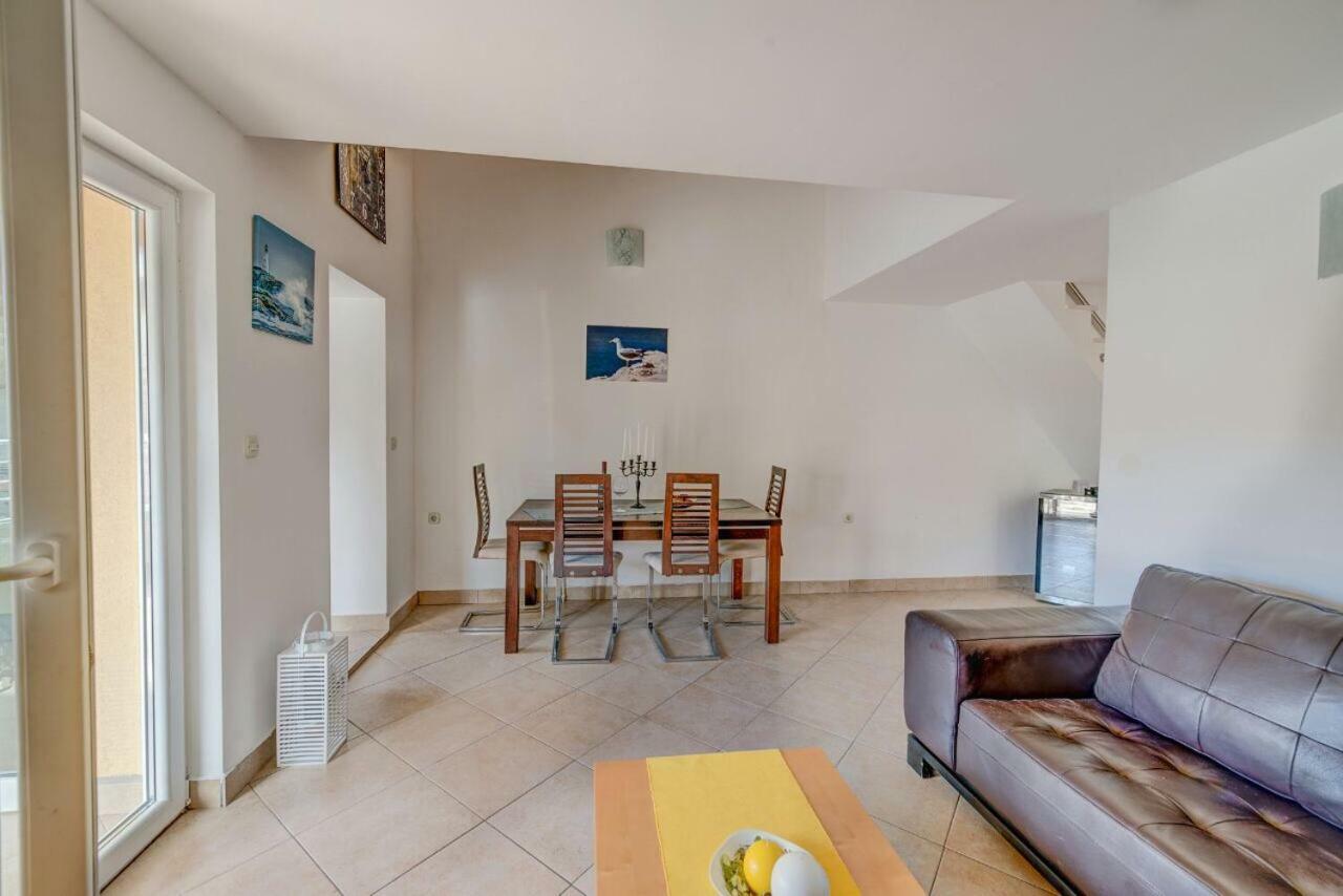 Apartments Savar - Ilo Brbinj ภายนอก รูปภาพ
