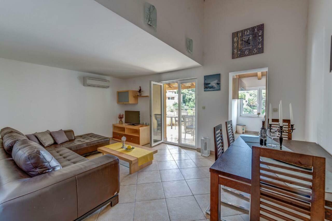 Apartments Savar - Ilo Brbinj ภายนอก รูปภาพ