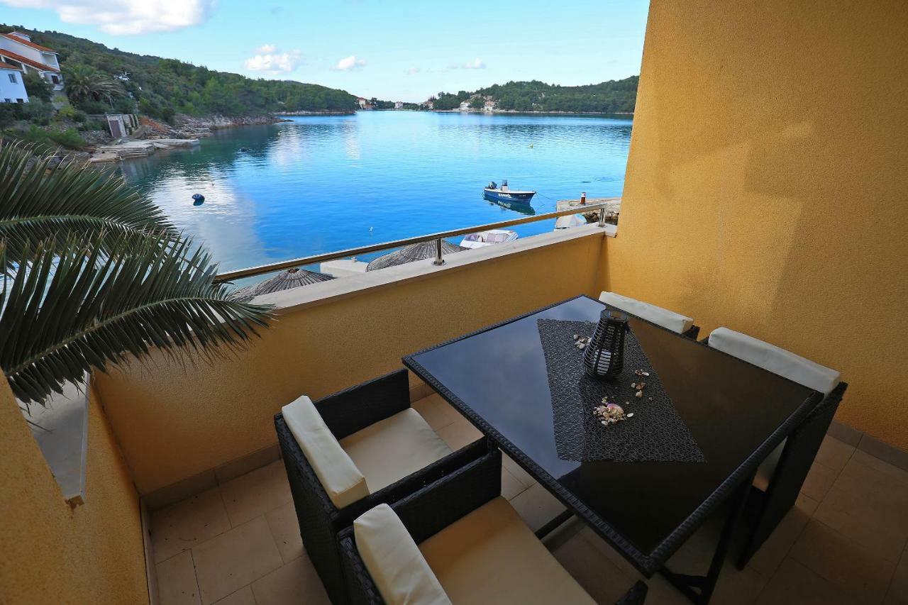 Apartments Savar - Ilo Brbinj ภายนอก รูปภาพ